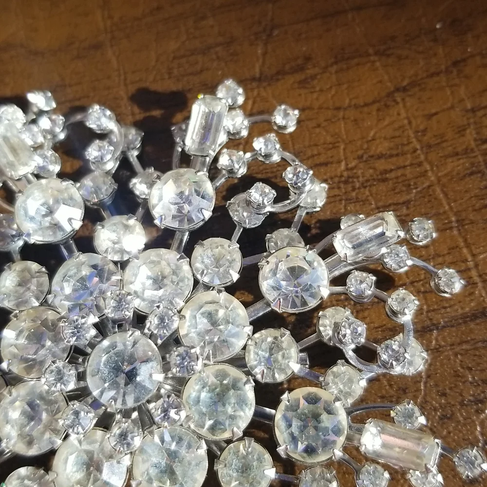 Vintage Large Rhinestone Snowflake Brooch - Picture 5 of 9